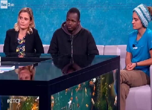 Migranti, la Sant’Ambroeus F.C. Milano da Fazio con Carola Rackete. FOTO