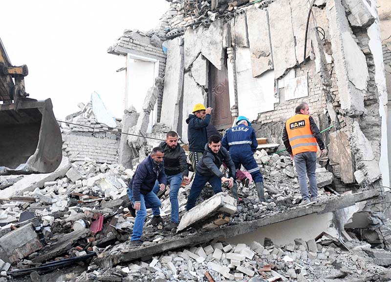Terremoto Albania, scossa magnitudo 6.5. Vittime e centinaia di feriti Terremoto Albania, scossa magnitudo 6.5. Vittime e centinaia di feriti
