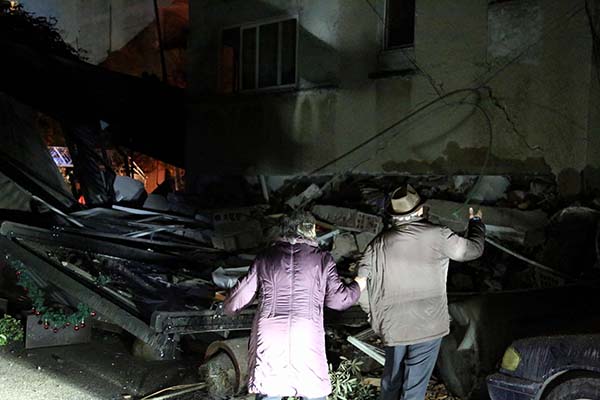 Terremoto Albania, scossa magnitudo 6.5. Vittime e centinaia di feriti Terremoto Albania, scossa magnitudo 6.5. Vittime e centinaia di feriti