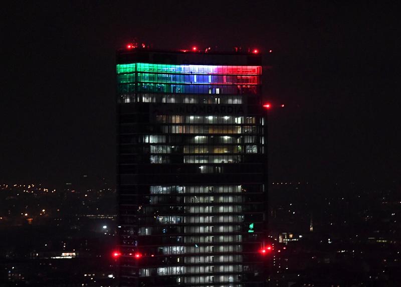 Palazzo Lombardia, il Belvedere illuminato grazie ad A2A. FOTO-VIDEO