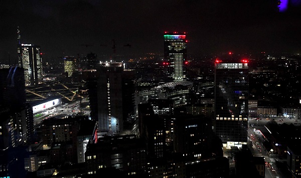 Palazzo Lombardia, il Belvedere illuminato grazie ad A2A. FOTO-VIDEO