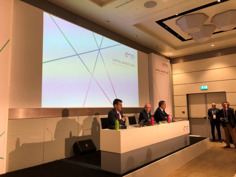 Galleria foto 'Enel, utile netto a 6,1 mld (+27%). Piano 2020-2022: investimenti per 28,7 mld' - foto 1