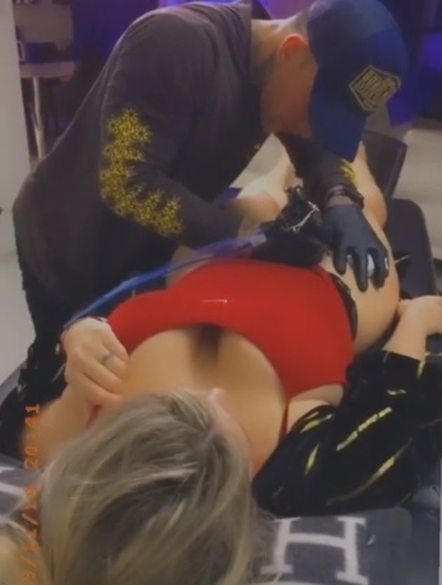 MARTINA COLOMBARI, CHE SCOLLATURA VERTIGINOSA! Le foto delle Vip MARTINA COLOMBARI, CHE SCOLLATURA VERTIGINOSA! Le foto delle Vip