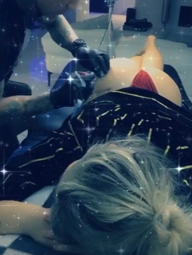 MARTINA COLOMBARI, CHE SCOLLATURA VERTIGINOSA! Le foto delle Vip MARTINA COLOMBARI, CHE SCOLLATURA VERTIGINOSA! Le foto delle Vip