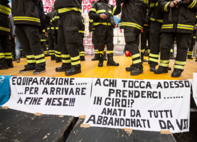 “Legge di Bilancio sporca di sangue”: i Vigili del fuoco contro il Governo