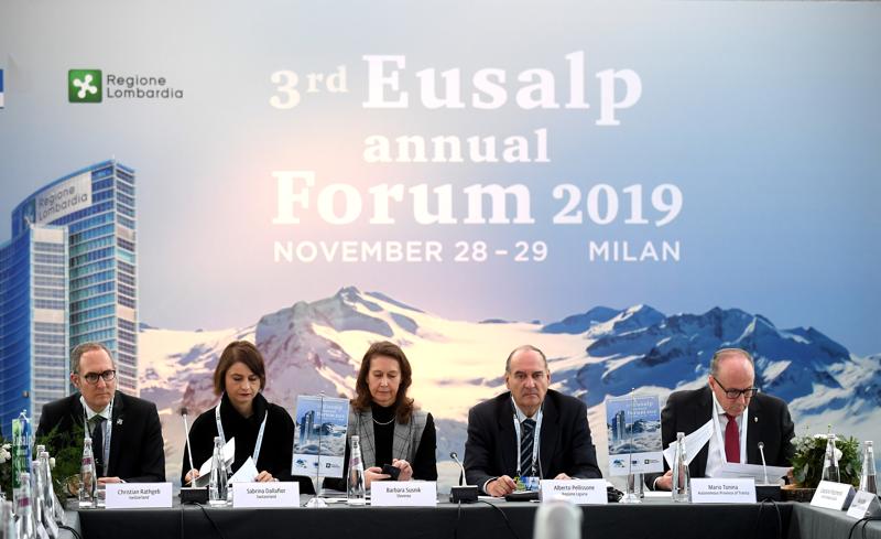 Eusalp, Fontana: soddisfatti per anno presidenza Regione Lombardia Eusalp, Fontana: soddisfatti per anno presidenza Regione Lombardia