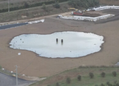 Rifiuti, il Divino Amore “si arma”. Lite Zingaretti-Raggi, l’ora della verità