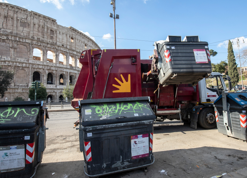 Ama meglio di Atac, Zaghis un genio: la soluzione ai rifiuti dai dipendenti Ama meglio di Atac, Zaghis un genio: la soluzione ai rifiuti dai dipendenti