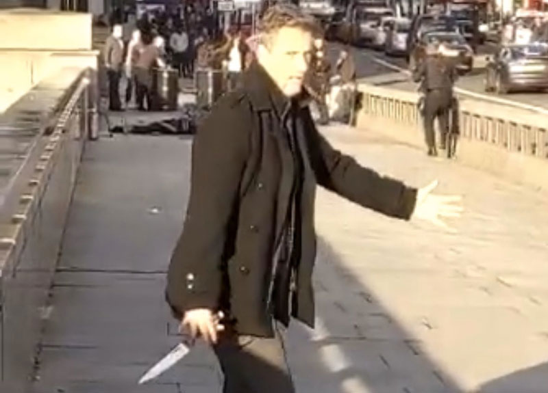 Attentato a Londra, ucciso l’aggressore.Aveva finto giubbotto esplosivo. Video Attentato a Londra, ucciso l’aggressore.Aveva finto giubbotto esplosivo. Video