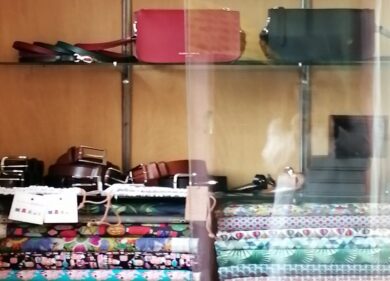 Riparazioni in pelle: a Citylife rivive una bottega storica. FOTO