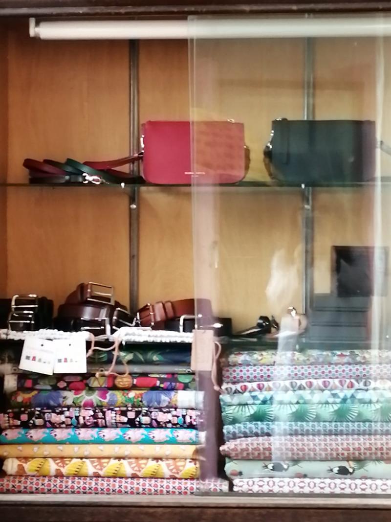 Riparazioni in pelle: a Citylife rivive una bottega storica. FOTO Riparazioni in pelle: a Citylife rivive una bottega storica. FOTO