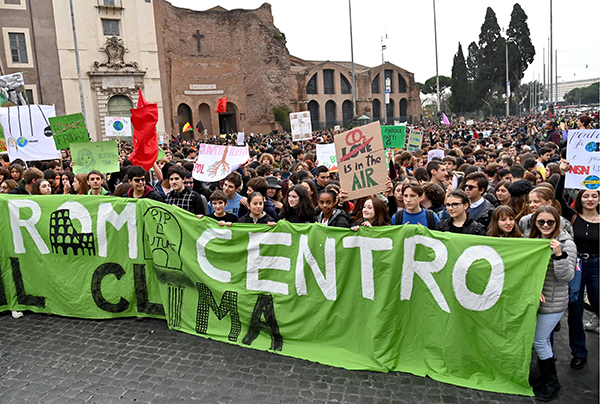 Clima, quarto sciopero globale: Fridays For Future ancora in piazza Clima, quarto sciopero globale: Fridays For Future ancora in piazza