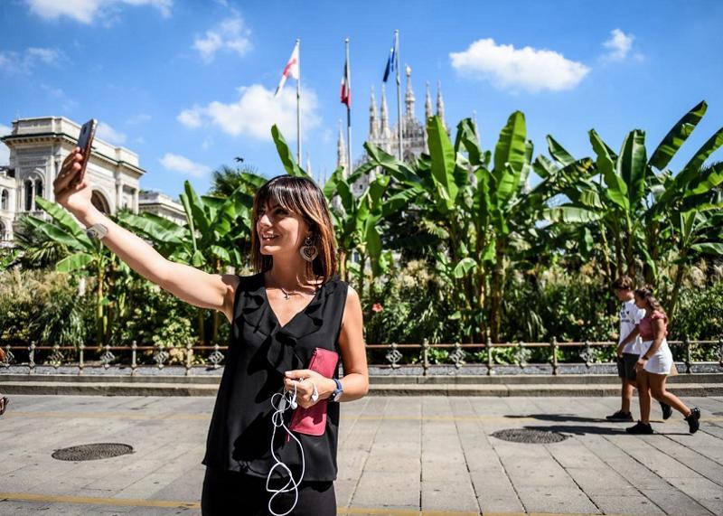 Piazza del Duomo: palme e banani di Starbucks per altri tre anni Piazza del Duomo: palme e banani di Starbucks per altri tre anni