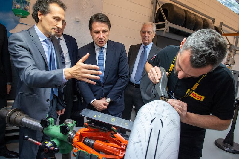 Il Presidente Conte visita il Centro Ricerca & Sviluppo di Pirelli Il Presidente Conte visita il Centro Ricerca & Sviluppo di Pirelli