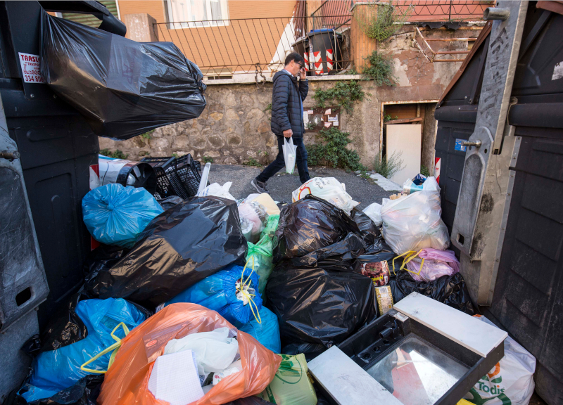Ama meglio di Atac, Zaghis un genio: la soluzione ai rifiuti dai dipendenti Ama meglio di Atac, Zaghis un genio: la soluzione ai rifiuti dai dipendenti