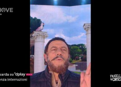 Fratelli di Crozza:SALVINI: per el bene del paese al cellulare giorno e notte!