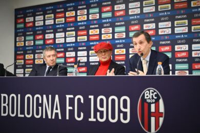 Mihajlovic cita Vasco: “Io sono ancora qua”. Si commuove: “Non ho più lacrime, mi sono rotto di piangere”