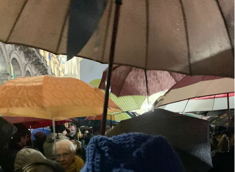 “Le Sardine non odiano, si moltiplicano”, in 25.000 in Piazza Duomo a Milano “Le Sardine non odiano, si moltiplicano”, in 25.000 in Piazza Duomo a Milano