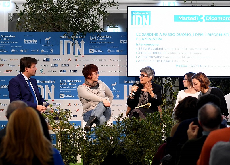 Le Sardine a passo Duomo a dialogo con la sinistra milanese. FOTO