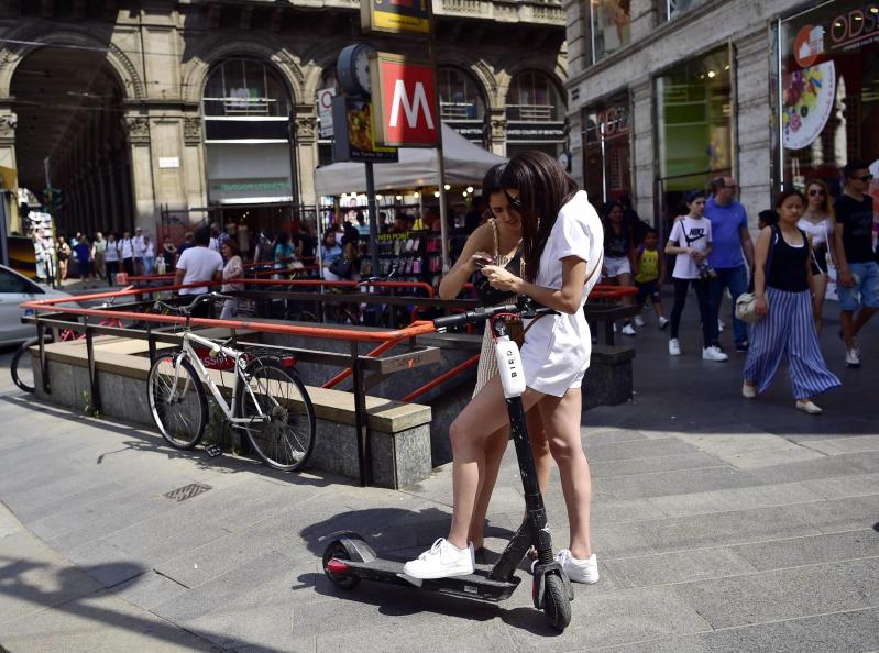 Milano, presto arriveranno 2.250 monopattini elettrici in condivisione Milano, presto arriveranno 2.250 monopattini elettrici in condivisione