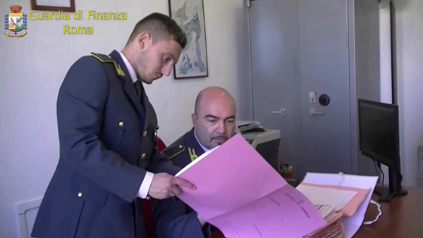 Tasse, per il Fisco è un vero fantasma: sequestrato patrimonio da 1,5 mln Tasse, per il Fisco è un vero fantasma: sequestrato patrimonio da 1,5 mln