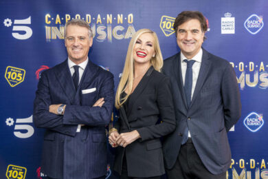 Capodanno in musica su Canale 5 e RadioMediaset: Elodie, J-Ax e… TUTTI I CANTANTI E UNA SUPER SORPRESA