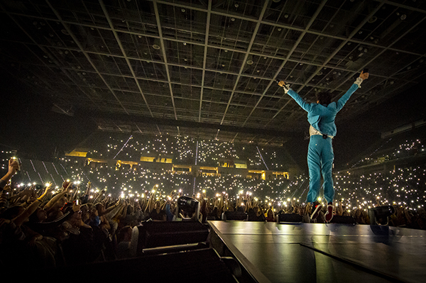 MIKA SHOW A MILANO: musica, pop art, amore ed emozioni al Forum. La recensione MIKA SHOW A MILANO: musica, pop art, amore ed emozioni al Forum. La recensione