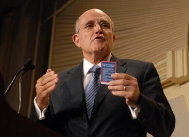 Trump impeachment, il mistero delle telefonate di Giuliani alla Casa Bianca