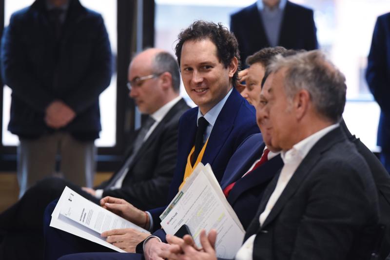 Galleria foto 'Gedi, il superpremio di Exor a Cir? Lo pagano anche i lettori dell’Economist' - foto 1