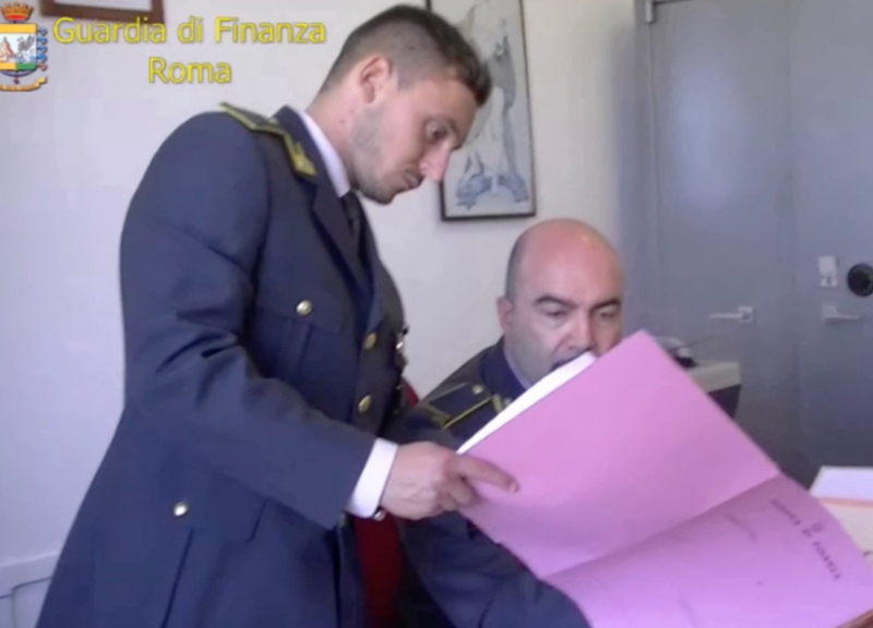 Tasse, per il Fisco è un vero fantasma: sequestrato patrimonio da 1,5 mln Tasse, per il Fisco è un vero fantasma: sequestrato patrimonio da 1,5 mln