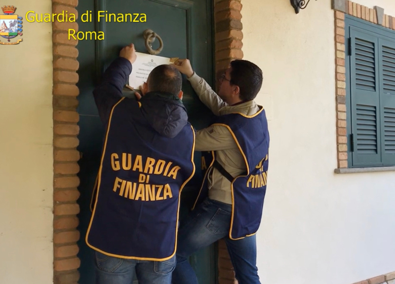 Tasse, per il Fisco è un vero fantasma: sequestrato patrimonio da 1,5 mln Tasse, per il Fisco è un vero fantasma: sequestrato patrimonio da 1,5 mln