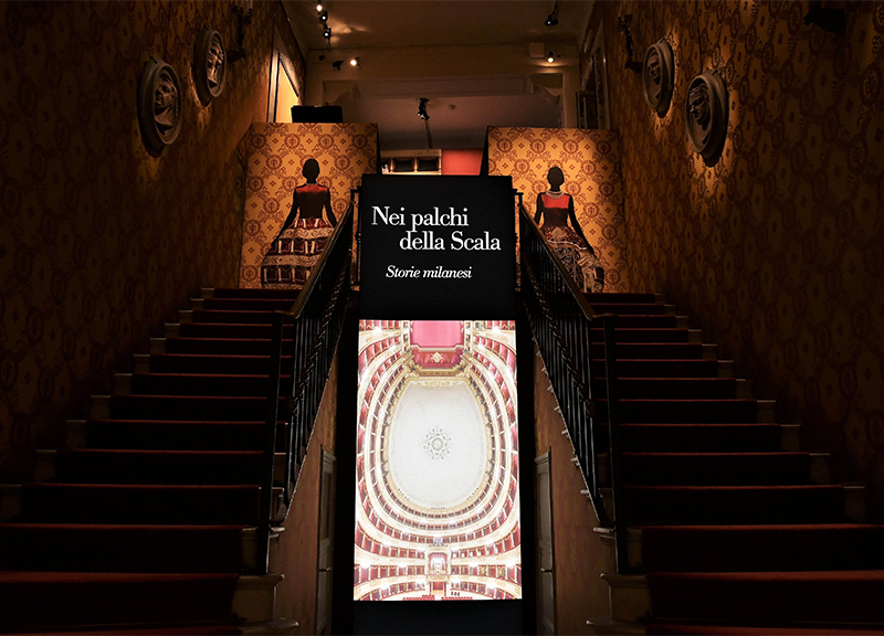 Raffaella Curiel regina della moda alla mostra Nei palchi della Scala Raffaella Curiel regina della moda alla mostra Nei palchi della Scala