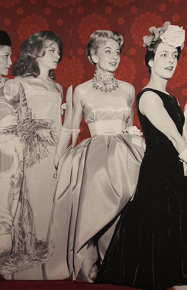 Raffaella Curiel regina della moda alla mostra Nei palchi della Scala Raffaella Curiel regina della moda alla mostra Nei palchi della Scala
