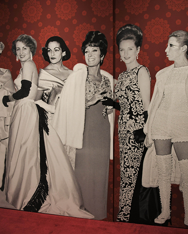 Raffaella Curiel regina della moda alla mostra Nei palchi della Scala Raffaella Curiel regina della moda alla mostra Nei palchi della Scala