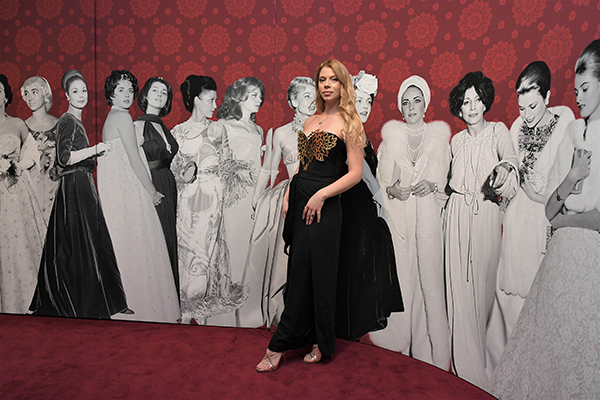 Raffaella Curiel regina della moda alla mostra Nei palchi della Scala Raffaella Curiel regina della moda alla mostra Nei palchi della Scala