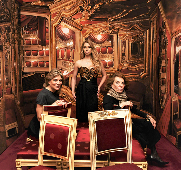 Raffaella Curiel regina della moda alla mostra Nei palchi della Scala Raffaella Curiel regina della moda alla mostra Nei palchi della Scala