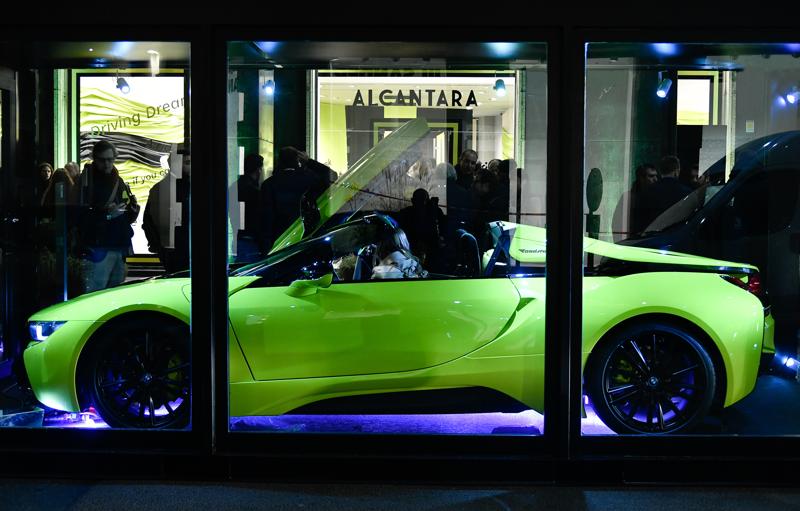 Alcantara e BMW i8 Roadster LimeLight Edition tra esclusività e sostenibilità