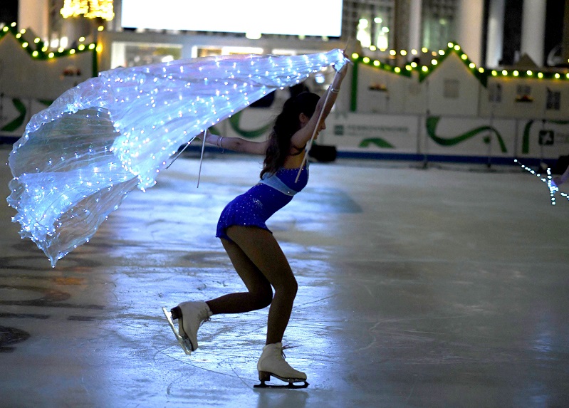 Il Natale di Regione Lombardia: inaugurata la pista di ghiaccio. FOTO