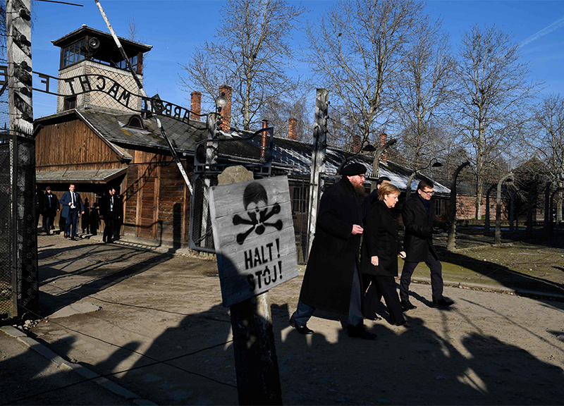 Merkel ad Auschwitz per la prima volta. “Tolleranza zero su antisemitismo” Merkel ad Auschwitz per la prima volta. “Tolleranza zero su antisemitismo”