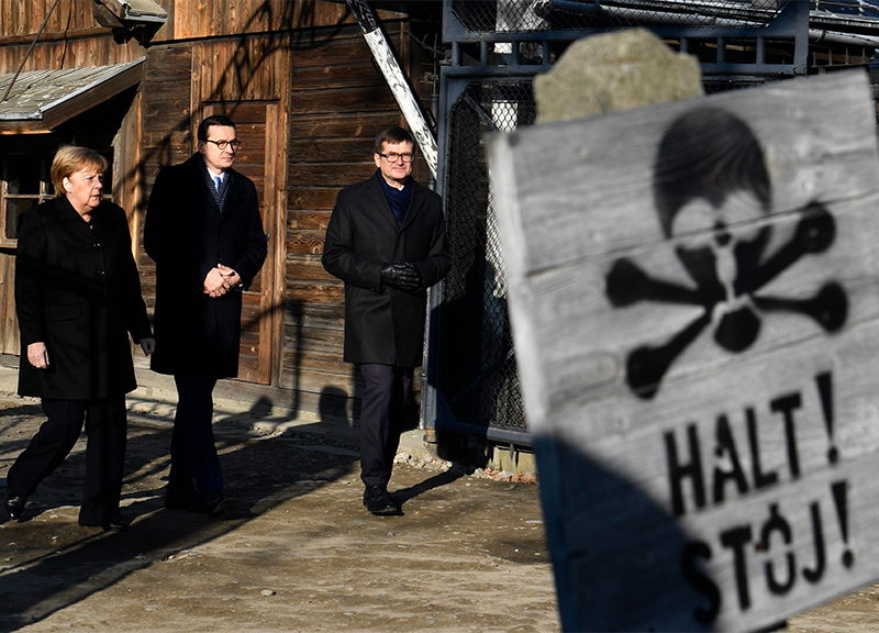 Merkel ad Auschwitz per la prima volta. “Tolleranza zero su antisemitismo” Merkel ad Auschwitz per la prima volta. “Tolleranza zero su antisemitismo”