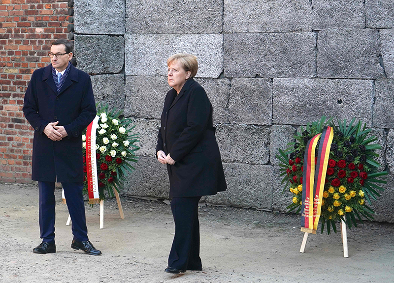 Merkel ad Auschwitz per la prima volta. “Tolleranza zero su antisemitismo” Merkel ad Auschwitz per la prima volta. “Tolleranza zero su antisemitismo”