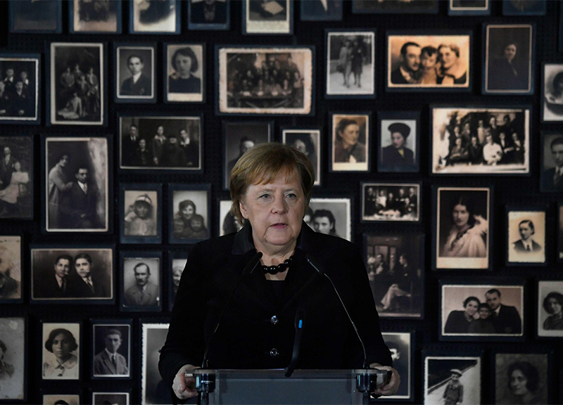 Merkel ad Auschwitz per la prima volta. “Tolleranza zero su antisemitismo” Merkel ad Auschwitz per la prima volta. “Tolleranza zero su antisemitismo”