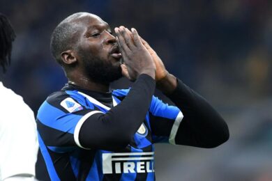 Inter, quanti sprechi: Lukaku e Lautaro graziano la Roma. Le pagelle