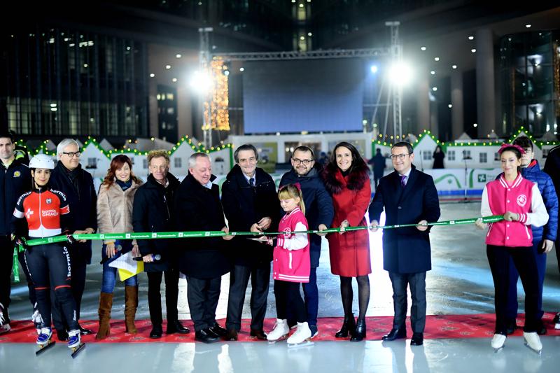 Il Natale di Regione Lombardia: inaugurata la pista di ghiaccio. FOTO