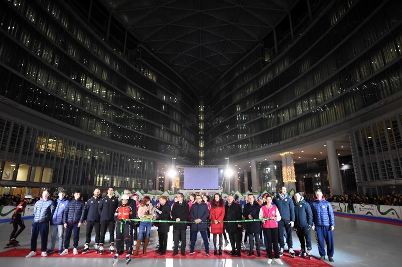 Il Natale di Regione Lombardia: inaugurata la pista di ghiaccio. FOTO