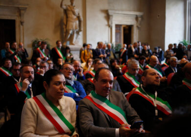 Rifiuti, uragano Raggi contro Zingaretti: “Vuole la discarica vicino le case”