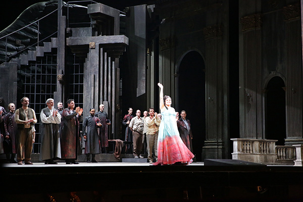 Prima alla Scala di Milano: oltre 16 minuti di applausi per la Tosca