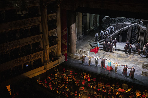 Prima alla Scala di Milano: oltre 16 minuti di applausi per la Tosca