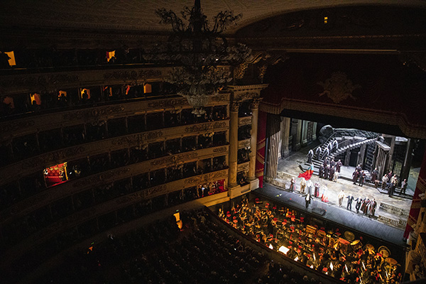 Prima alla Scala di Milano: oltre 16 minuti di applausi per la Tosca