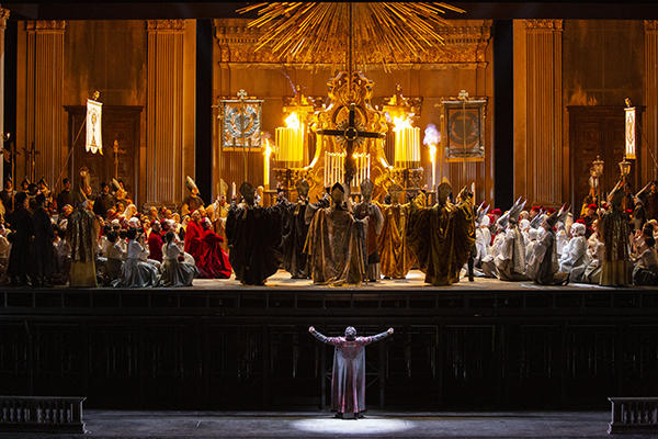 Prima alla Scala di Milano: oltre 16 minuti di applausi per la Tosca